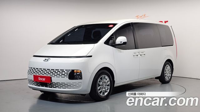 Hyundai Staria 2023 — photo 1