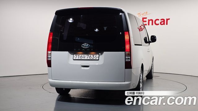 Hyundai Staria 2023 — photo 4