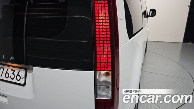 Hyundai Staria 2023 — photo 9