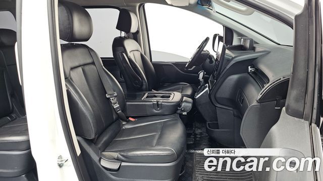 Hyundai Staria 2023 — photo 16