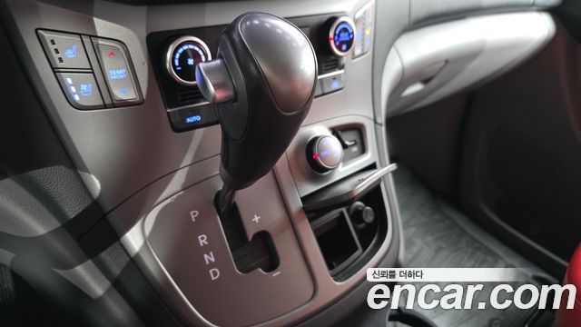 Hyundai Starex 2017 — photo 9