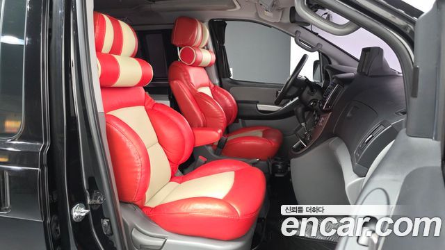 Hyundai Starex 2017 — photo 11