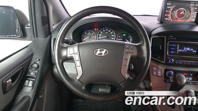 Hyundai Starex 2017 — photo 13