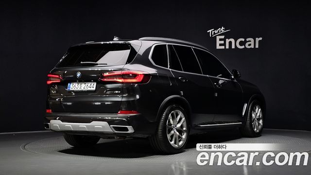 BMW X5 2021 — photo 2