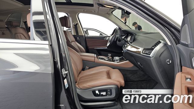 BMW X5 2021 — photo 11
