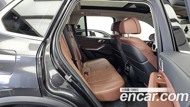 BMW X5 2021 — photo 12