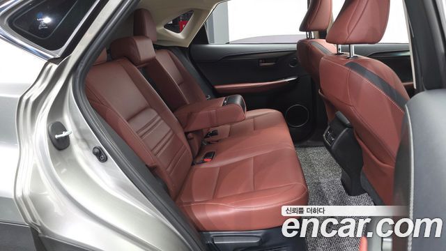 Lexus NX 2016 — photo 12