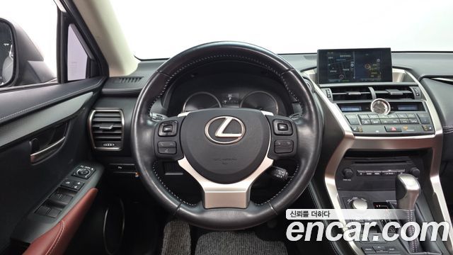Lexus NX 2016 — photo 13