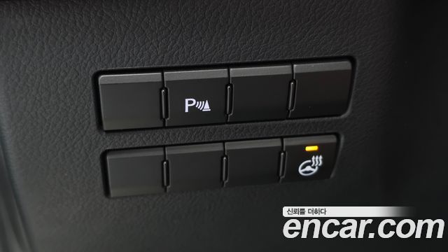 Lexus NX 2016 — photo 17