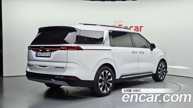 Kia Canival 2021 — photo 2