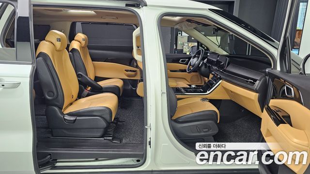 Kia Canival 2021 — photo 17