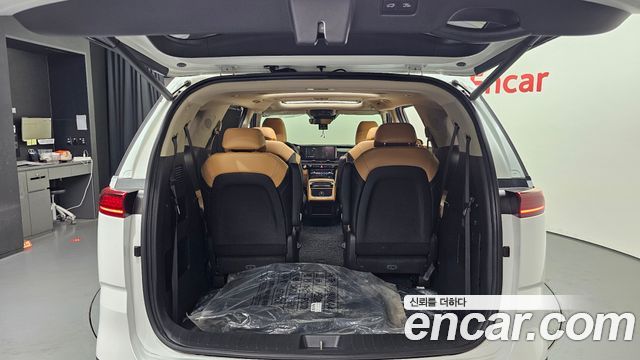 Kia Canival 2021 — photo 29