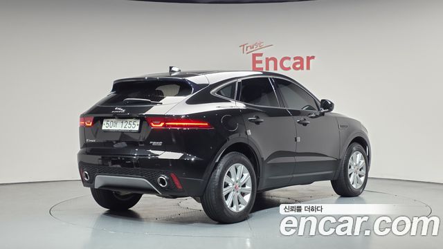 Jaguar E-PACE 2018 — photo 2