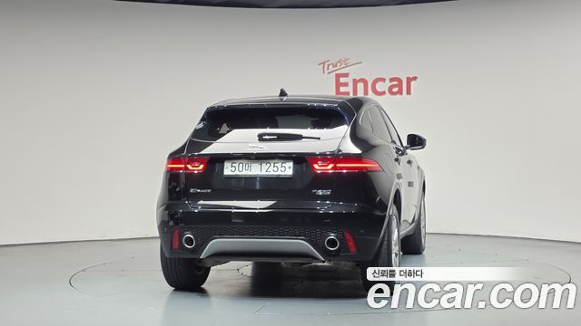 Jaguar E-PACE 2018 — photo 4