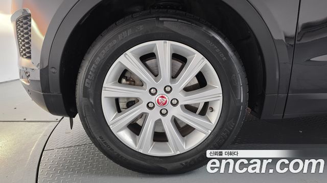 Jaguar E-PACE 2018 — photo 5