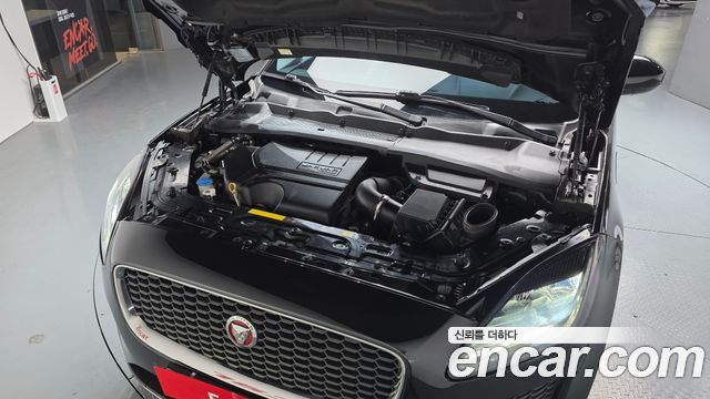 Jaguar E-PACE 2018 — photo 6