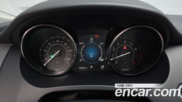 Jaguar E-PACE 2018 — photo 11