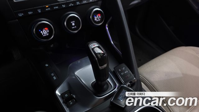 Jaguar E-PACE 2018 — photo 12