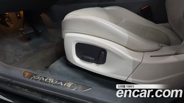 Jaguar E-PACE 2018 — photo 24