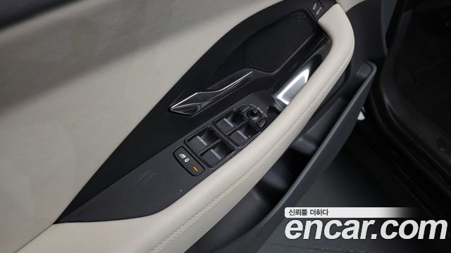 Jaguar E-PACE 2018 — photo 25