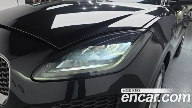 Jaguar E-PACE 2018 — photo 8