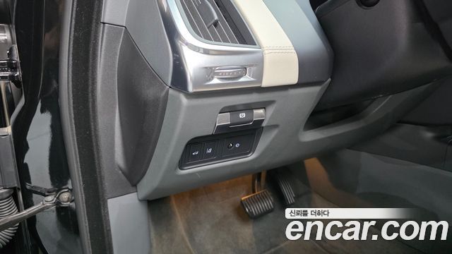 Jaguar E-PACE 2018 — photo 27