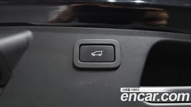 Jaguar E-PACE 2018 — photo 32