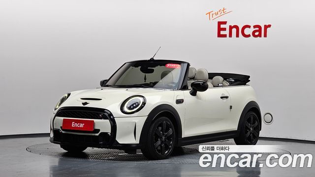 Mini Cooper Convertible 2023 — photo 1