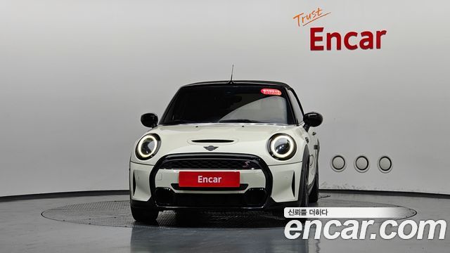 Mini Cooper Convertible 2023 — photo 3