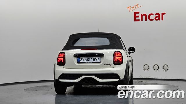 Mini Cooper Convertible 2023 — photo 4