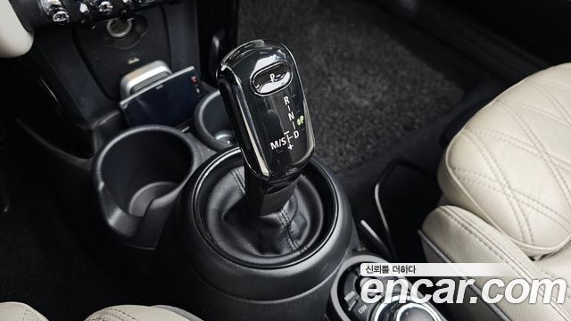 Mini Cooper Convertible 2023 — photo 12
