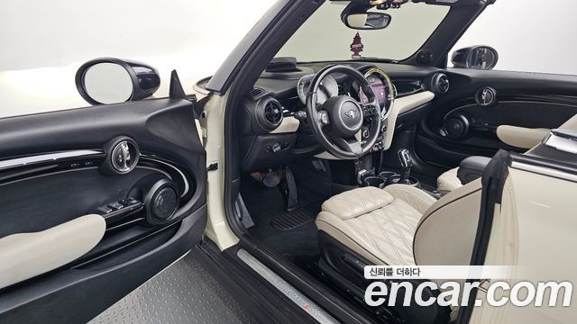 Mini Cooper Convertible 2023 — photo 13