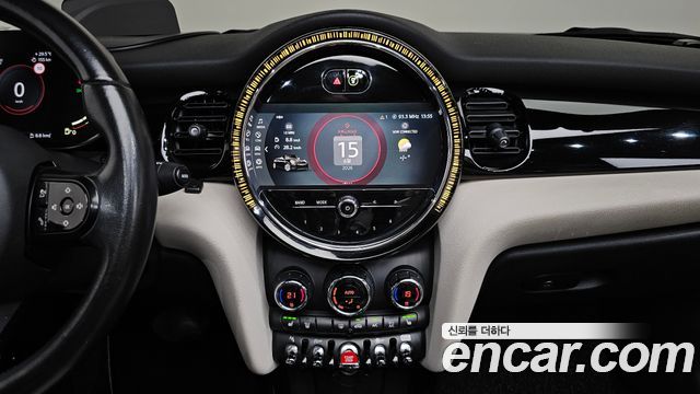 Mini Cooper Convertible 2023 — photo 18