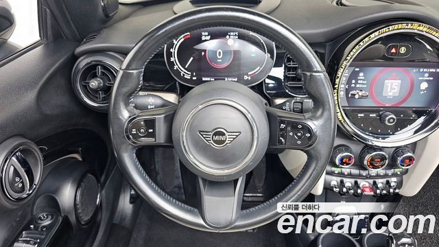 Mini Cooper Convertible 2023 — photo 19