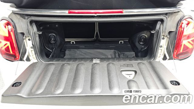 Mini Cooper Convertible 2023 — photo 21