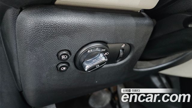 Mini Cooper Convertible 2023 — photo 25