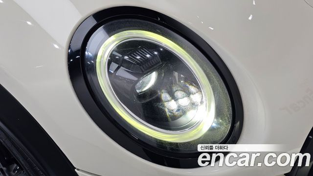 Mini Cooper Convertible 2023 — photo 8