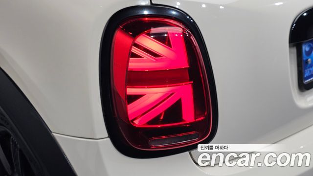 Mini Cooper Convertible 2023 — photo 9