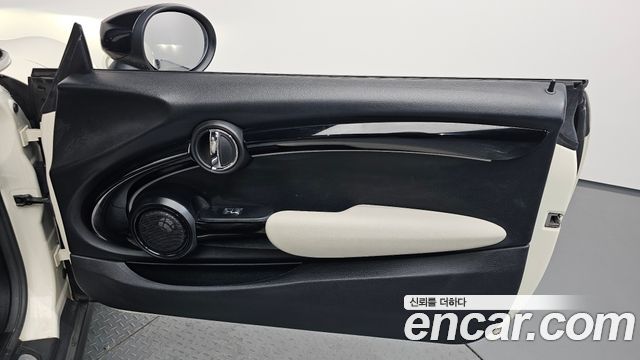 Mini Cooper Convertible 2023 — photo 15