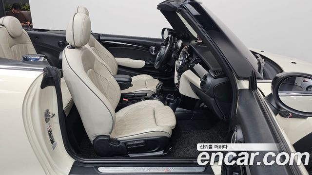 Mini Cooper Convertible 2023 — photo 16