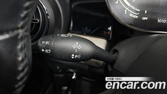 Mini Cooper Convertible 2023 — photo 27