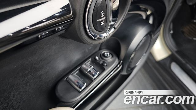 Mini Cooper Convertible 2023 — photo 28