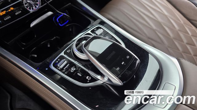 Mercedes-Benz G-Class 2021 — photo 23