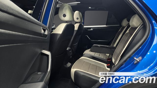 Volkswagen T-Roc 2022 — photo 18