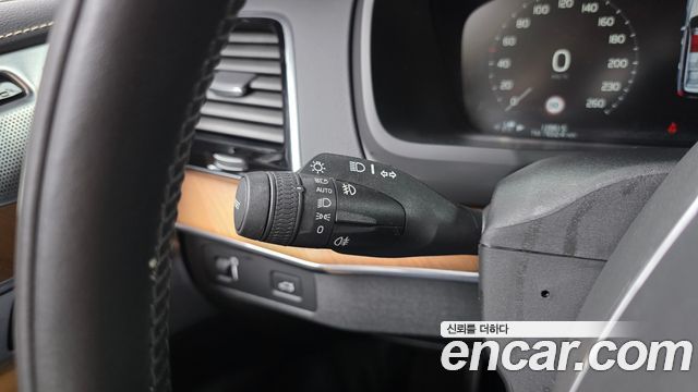 Volvo XC90 2019 — photo 25