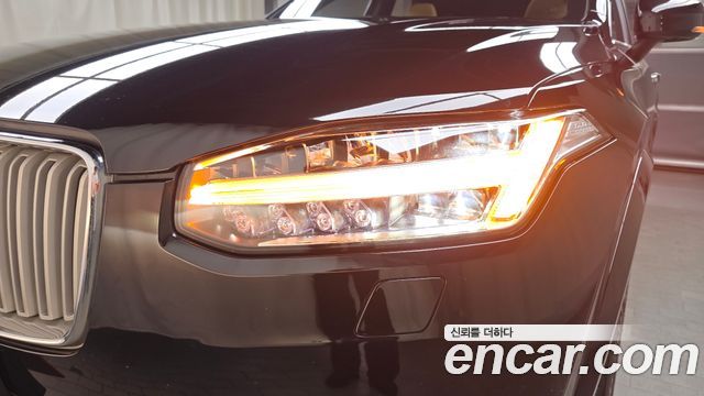 Volvo XC90 2019 — photo 8