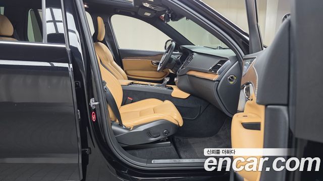 Volvo XC90 2019 — photo 16