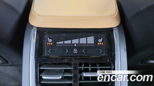 Volvo XC90 2019 — photo 27