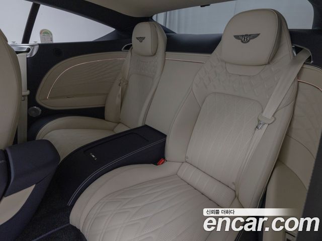 Bentley Continental 2026 — photo 12