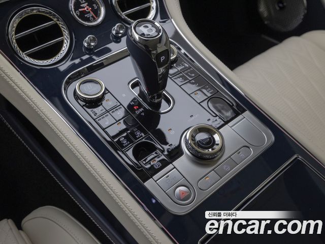 Bentley Continental 2026 — photo 15